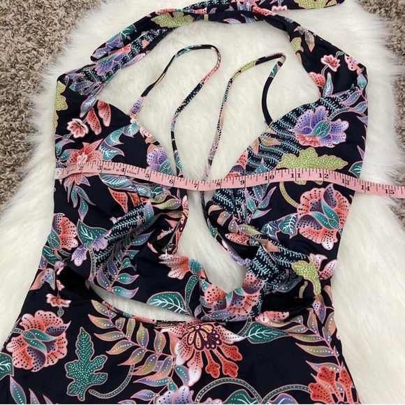NWT $78 Raisins Puerto Vallarta One Piece
Bathing Suit Floral Print Boho Medium - Picture 10 of 13